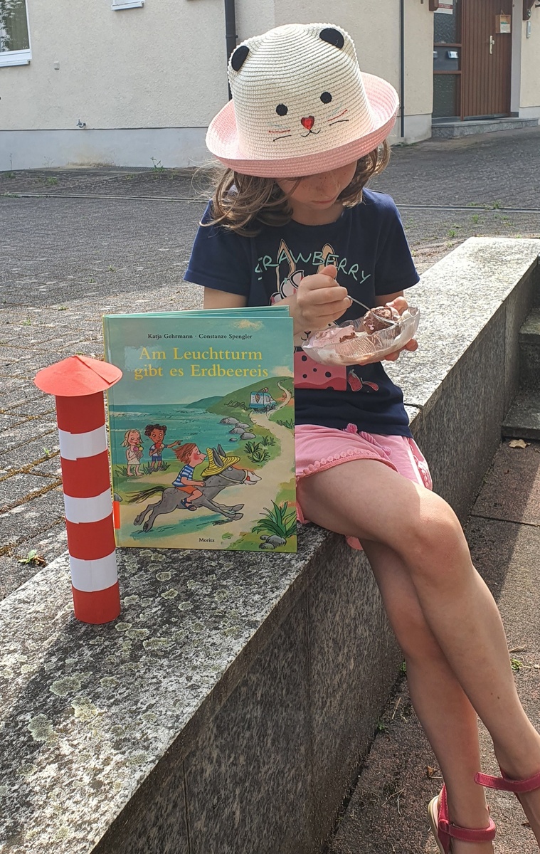 Am Leuchtturm gibt es Erdbeereis